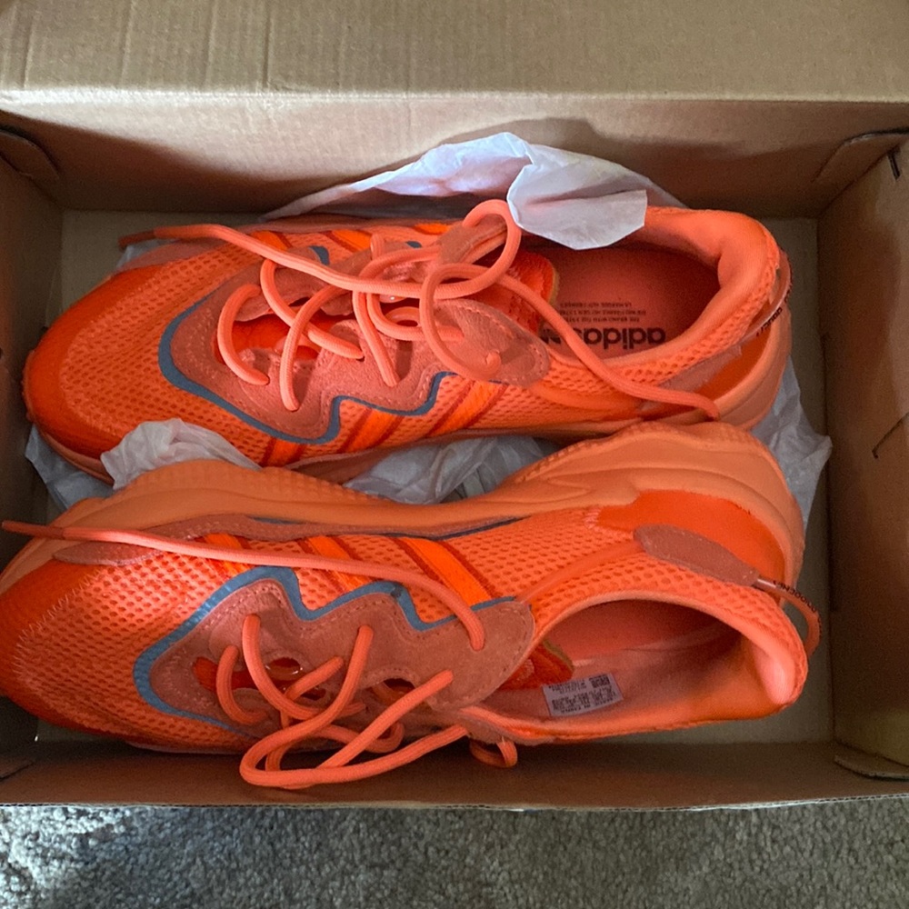 New never worn ozweego j